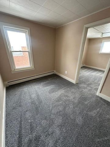 5718 Fenton Street, Dearborn Heights, MI 48127