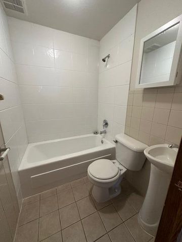 5718 Fenton Street, Dearborn Heights, MI 48127