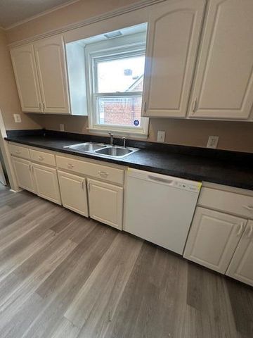 5718 Fenton Street, Dearborn Heights, MI 48127