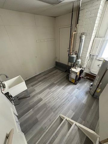 5718 Fenton Street, Dearborn Heights, MI 48127