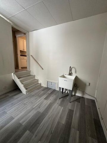 5718 Fenton Street, Dearborn Heights, MI 48127