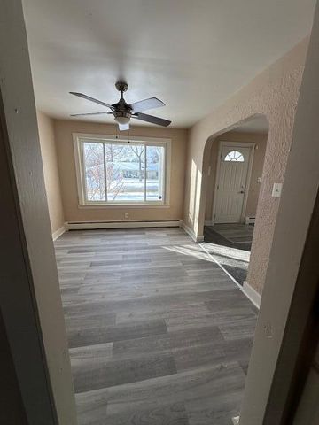 5718 Fenton Street, Dearborn Heights, MI 48127