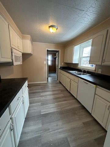 5718 Fenton Street, Dearborn Heights, MI 48127