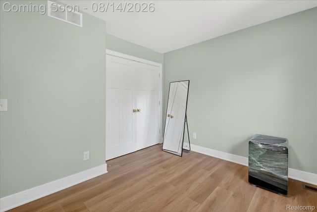 9295 Elmhurst Avenue, Plymouth Charter Township, MI 48170