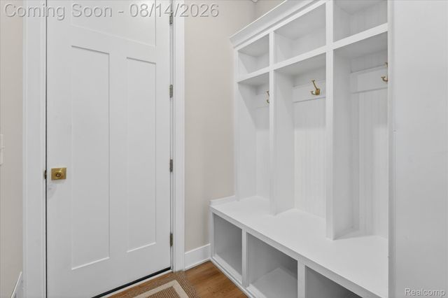 9295 Elmhurst Avenue, Plymouth Charter Township, MI 48170