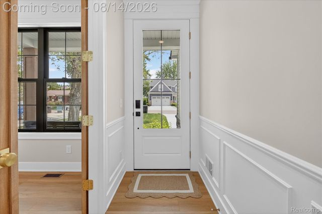 9295 Elmhurst Avenue, Plymouth Charter Township, MI 48170
