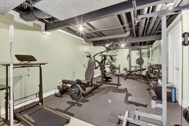 9295 Elmhurst Avenue, Plymouth Charter Township, MI 48170