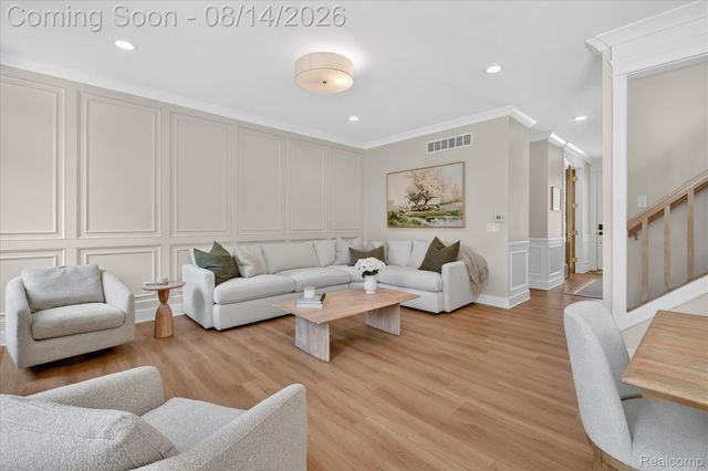 9295 Elmhurst Avenue, Plymouth Charter Township, MI 48170
