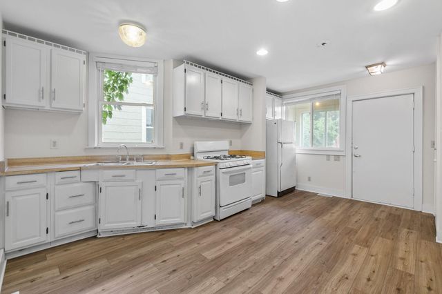 2610 Dupont Avenue S 1, Minneapolis, MN 55408