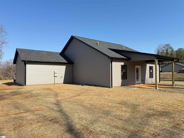 825 Campobello Gramling School Road, Campobello, SC 29322