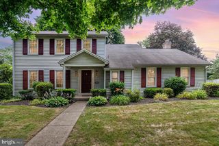 5221 MEADOWBROOK DR, Mechanicsburg, PA 17050