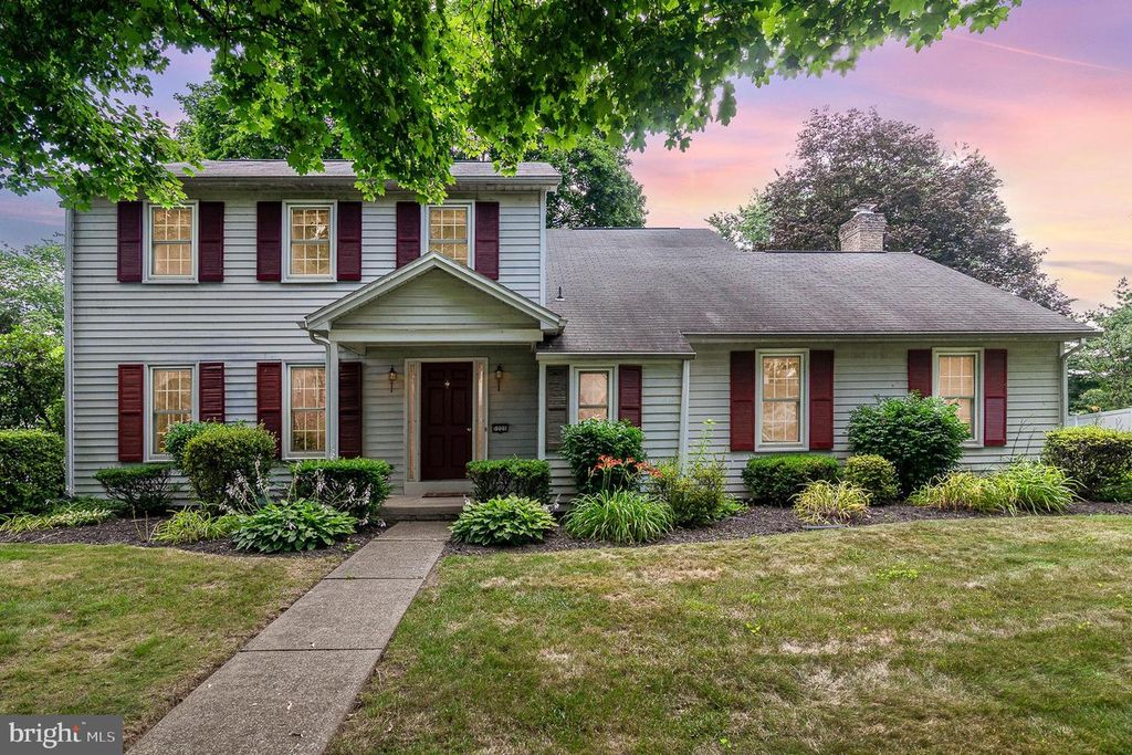 5221 MEADOWBROOK DR, Mechanicsburg, PA 17050