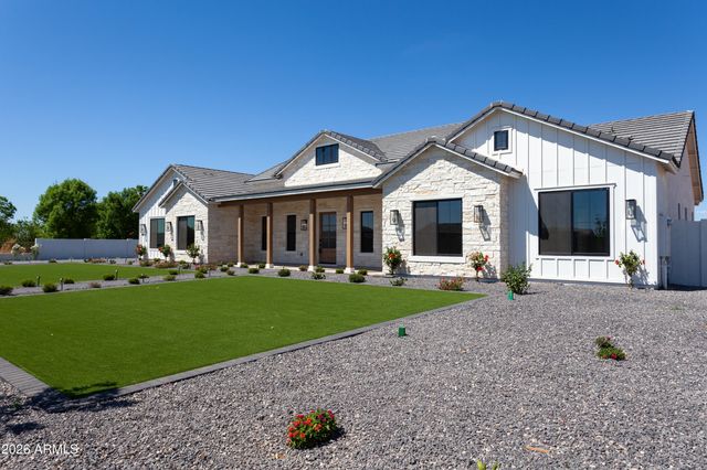 3972 E Hash Knife Draw Road, San Tan Valley, AZ 85140