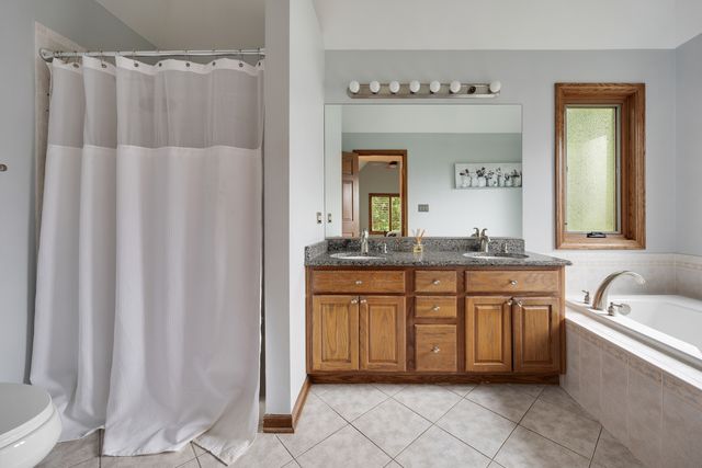 3912 Royal and Ancient Drive, St. Charles, IL 60174