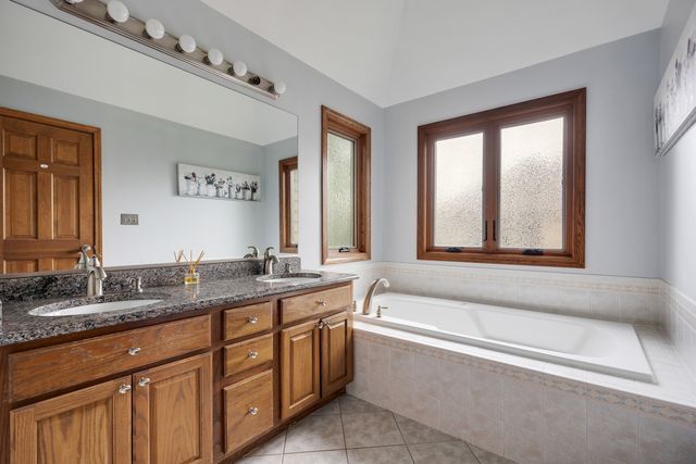 3912 Royal and Ancient Drive, St. Charles, IL 60174