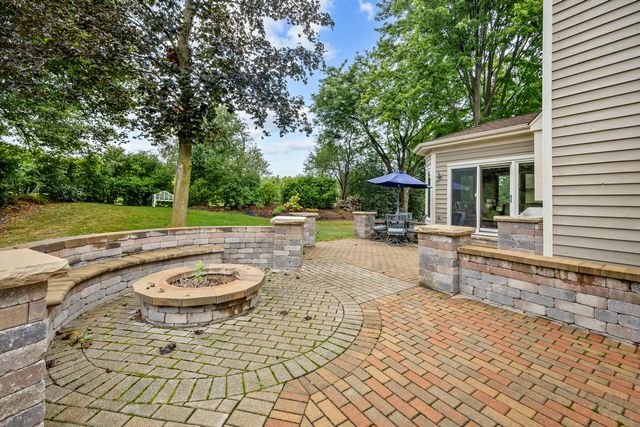 3912 Royal and Ancient Drive, St. Charles, IL 60174