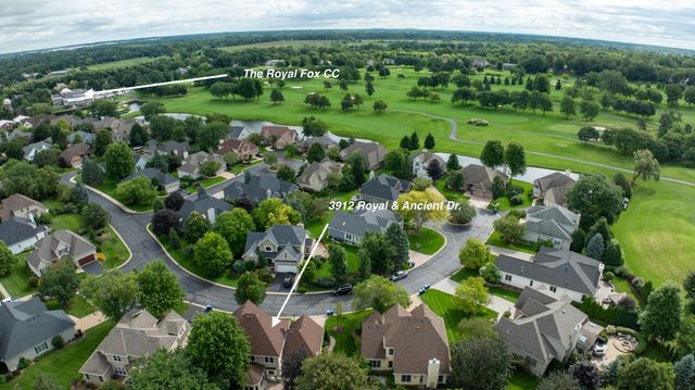 3912 Royal and Ancient Drive, St. Charles, IL 60174