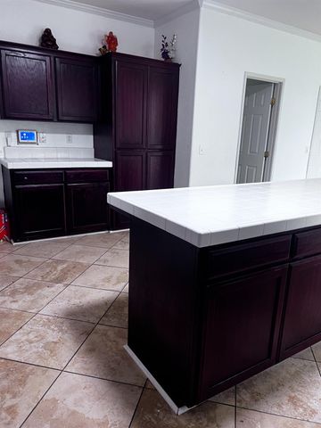 1950 W Rio Hondo Way, Hanford, CA 93230