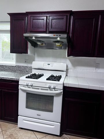 1950 W Rio Hondo Way, Hanford, CA 93230