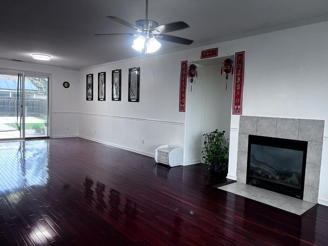 1950 W Rio Hondo Way, Hanford, CA 93230