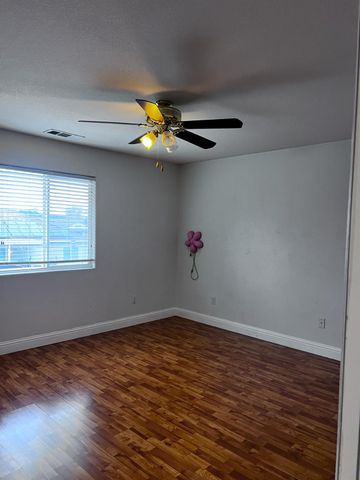 1950 W Rio Hondo Way, Hanford, CA 93230