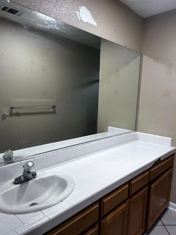 1950 W Rio Hondo Way, Hanford, CA 93230