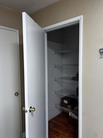 1950 W Rio Hondo Way, Hanford, CA 93230