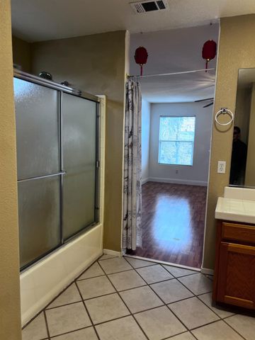 1950 W Rio Hondo Way, Hanford, CA 93230