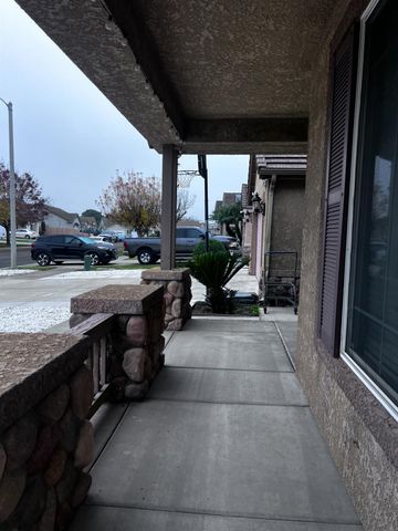 1950 W Rio Hondo Way, Hanford, CA 93230