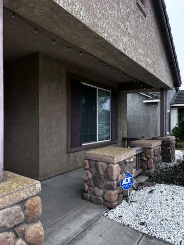 1950 W Rio Hondo Way, Hanford, CA 93230