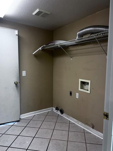 1950 W Rio Hondo Way, Hanford, CA 93230