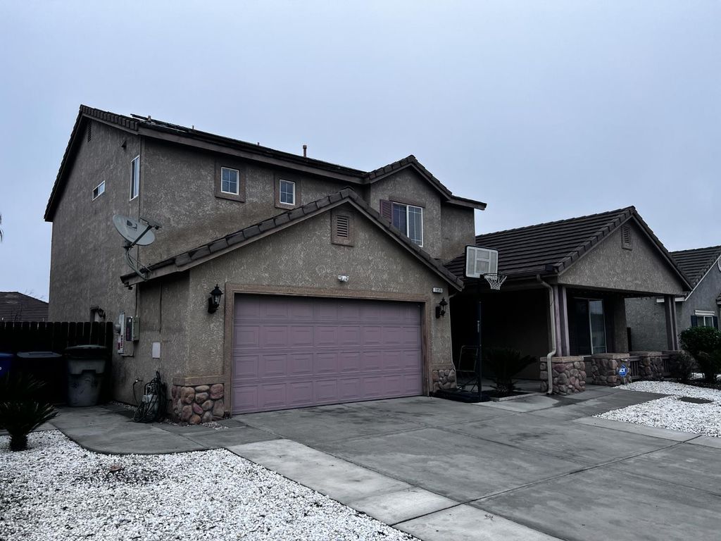 1950 W Rio Hondo Way, Hanford, CA 93230