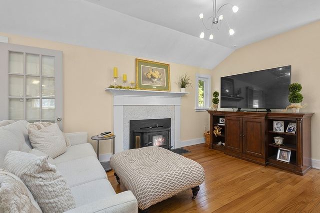 6 Pine St, Medfield, MA 02052