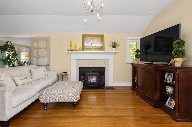6 Pine St, Medfield, MA 02052