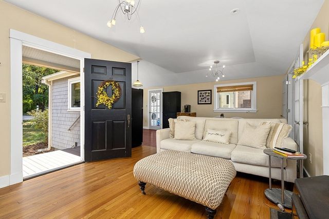6 Pine St, Medfield, MA 02052