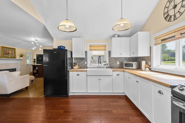 6 Pine St, Medfield, MA 02052