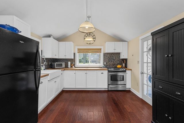 6 Pine St, Medfield, MA 02052