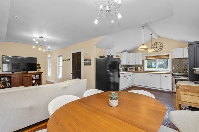 6 Pine St, Medfield, MA 02052