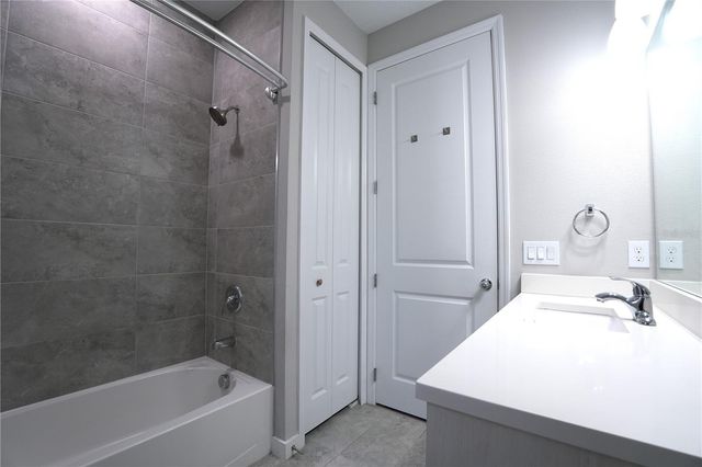 2004 E GRANT AVENUE, Orlando, FL 32806