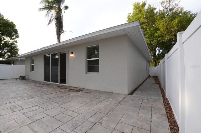 2004 E GRANT AVENUE, Orlando, FL 32806