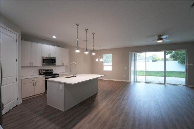 2004 E GRANT AVENUE, Orlando, FL 32806