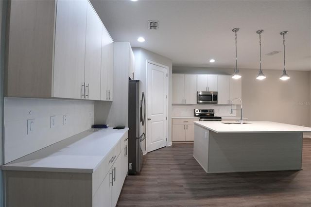 2004 E GRANT AVENUE, Orlando, FL 32806