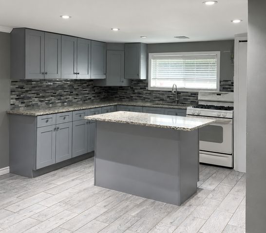 6709 W 88th Place, Oak Lawn, IL 60453