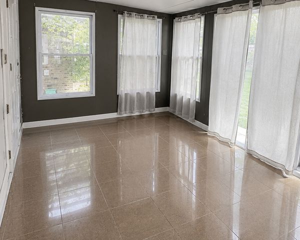 6709 W 88th Place, Oak Lawn, IL 60453