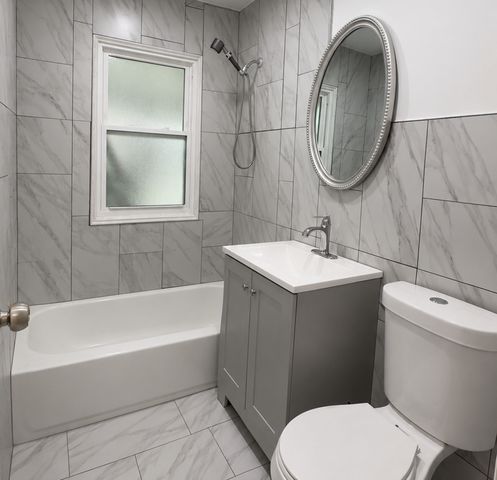 6709 W 88th Place, Oak Lawn, IL 60453