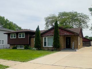 6709 W 88th Place, Oak Lawn, IL 60453