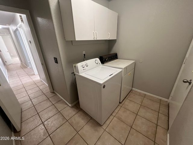 8565 E LAKEVIEW Avenue, Mesa, AZ 85209