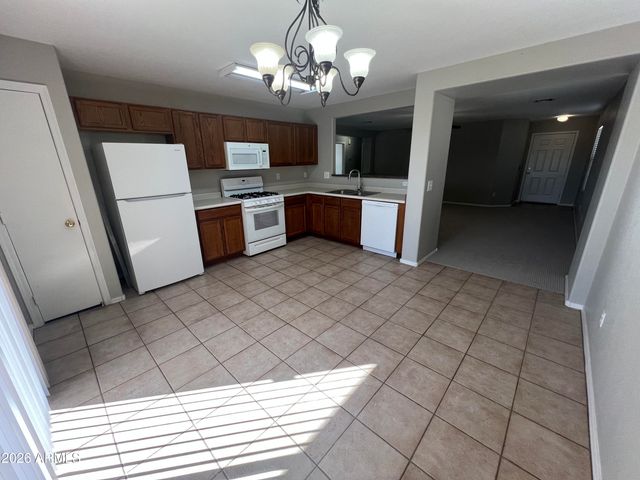 8565 E LAKEVIEW Avenue, Mesa, AZ 85209