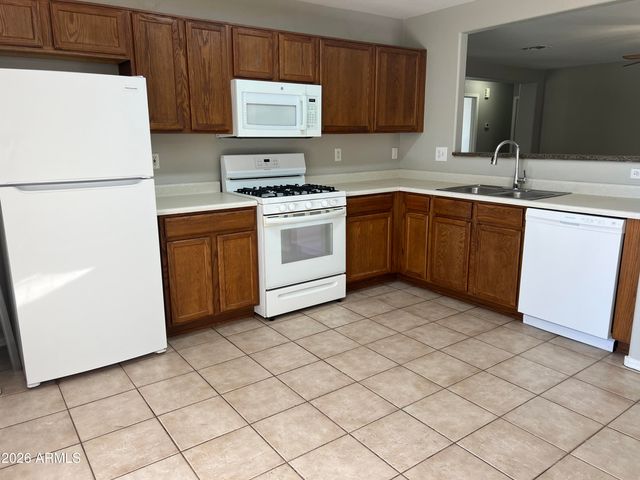 8565 E LAKEVIEW Avenue, Mesa, AZ 85209