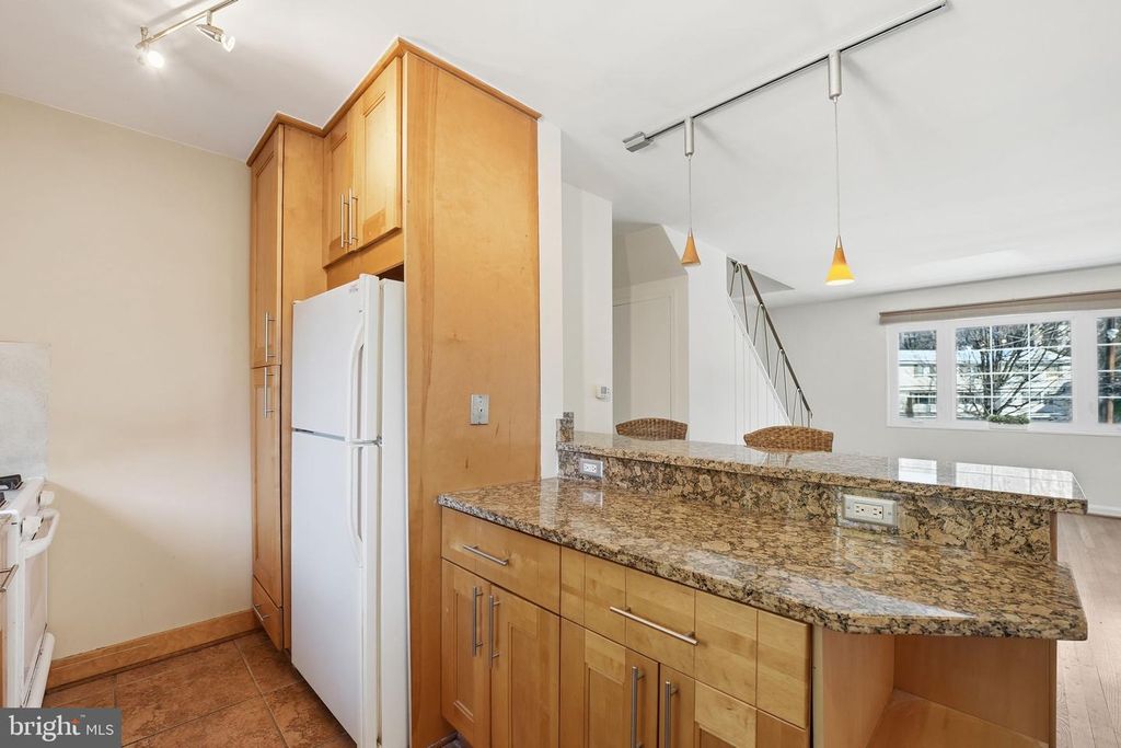 Image 10 of property listing at 5364 POOKS HILL RD, Bethesda, MD 20814
